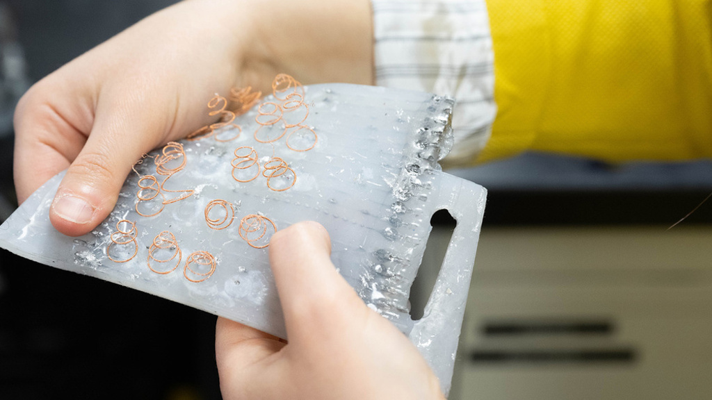 Iowa researchers' octopus-like design improves underwater vehicle maneuverability